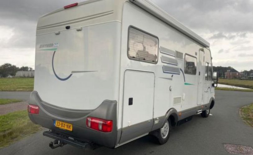 Hymer 6 pers. Rent a Hymer motorhome in Helmond? From € 103 pd - Goboony photo: 1