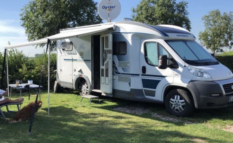 Other 2 pers. Rent a Weinsberger camper in IJzendijke? From € 145 pd - Goboony photo: 0