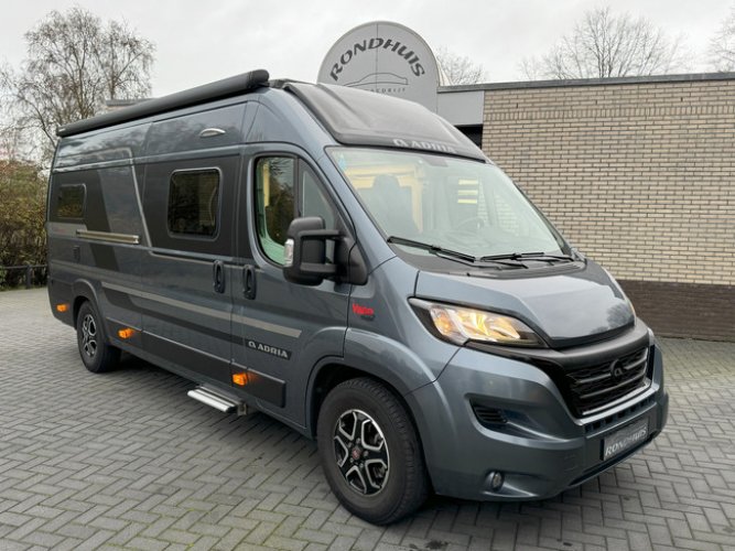 Adria Twin Supreme 640 SLB 160 pk AUTOMAAT 9-Traps Euro6 Fiat Ducato **Enkele lengtebedden/4 zitplaatsen/Luifel/Trekhaak/Lithium/XL-Sk