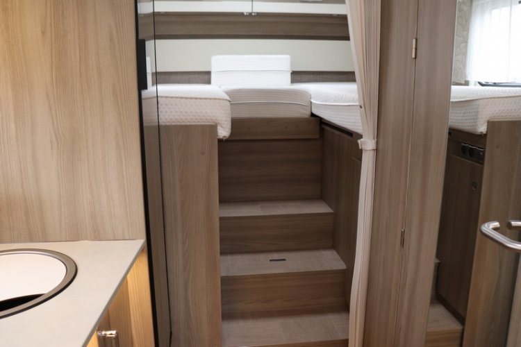 De Element T 668 G uit de stal van LMC lengte bedden compact 6.99 m collectie 2021 (63  foto: 42