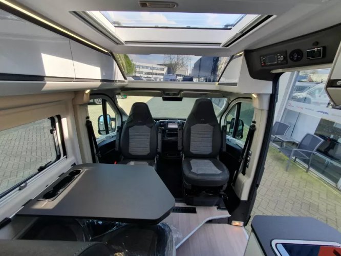 Adria Twin Supreme 640 SGX Actie Luchtvering Lithium  foto: 5