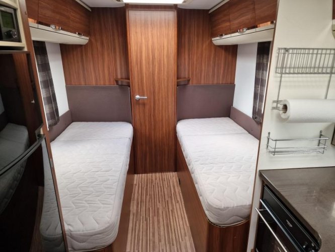 Adria Matrix Plus 670 SLT lage enkele bedde  foto: 5