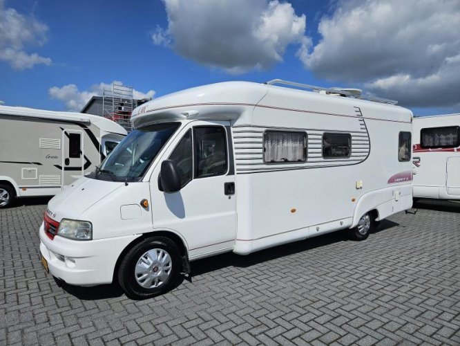 LMC Liberty TI 6850 vastbed/automaat/Airco 