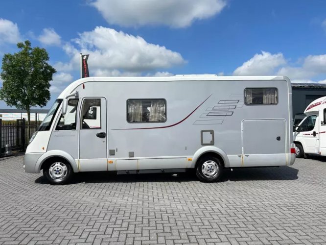 Hymer B674 SL enkele-bedden/hefbed/2008  foto: 21