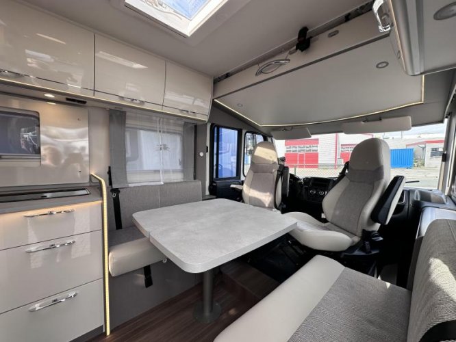 Hymer Etrusco 7400 SBC face/face zit en 2x1 bed  foto: 5