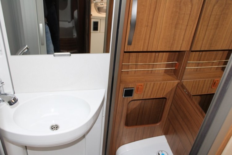 Compact lichtgewicht en smalle Hymer Exsis T 578 Experience enkele bedden (53  foto: 38