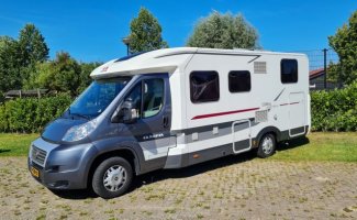 Adria Mobil 3 pers. Louer un camping-car Adria Mobil à Katwijk aan Zee? À partir de 107 € par jour - Goboony
