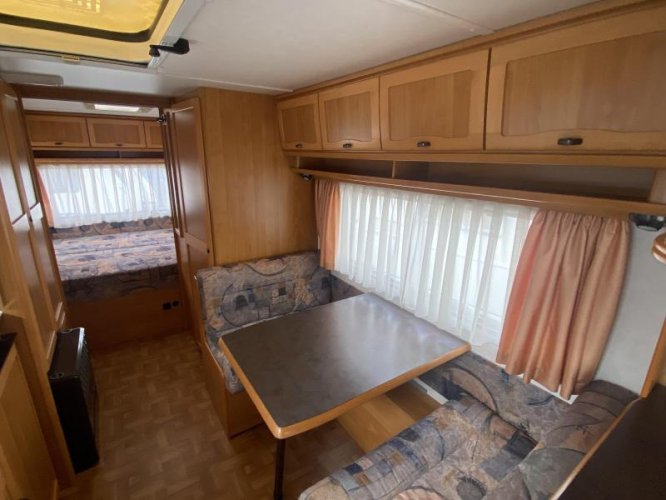 Hymer Eriba Nova 650 HTD Rondzit M dinette vastbed  foto: 5