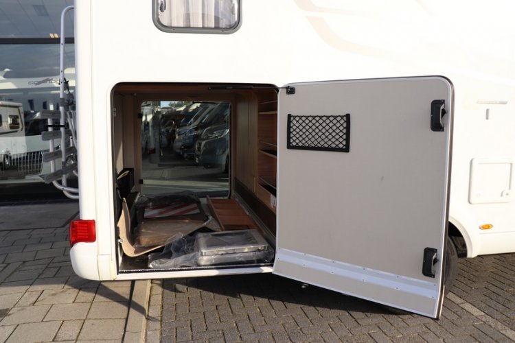 Hymer T 678 CL 60 jaren editie maxi chassis AUTOMAAT 150 pk enkele bedden + hefbed (56  foto: 14