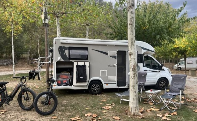 Chausson 4 pers. Vous souhaitez louer un camping-car Chausson à Drimmelen ? A partir de 103€ par jour - Goboony photo : 0
