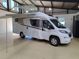 Hymer Carado 448 Single Beds Lift-down bed