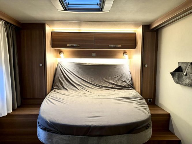 Weinsberg CaraSuite 700 Queensbed geen hefbed  foto: 10