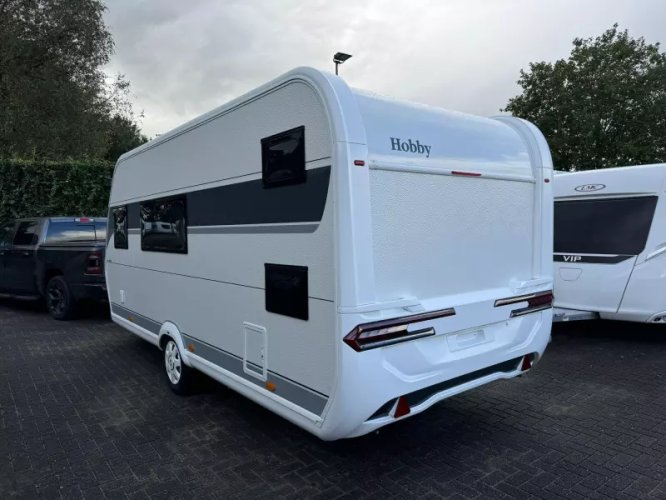 Hobby De Luxe 490 KMF 2025 | Stapelbed 