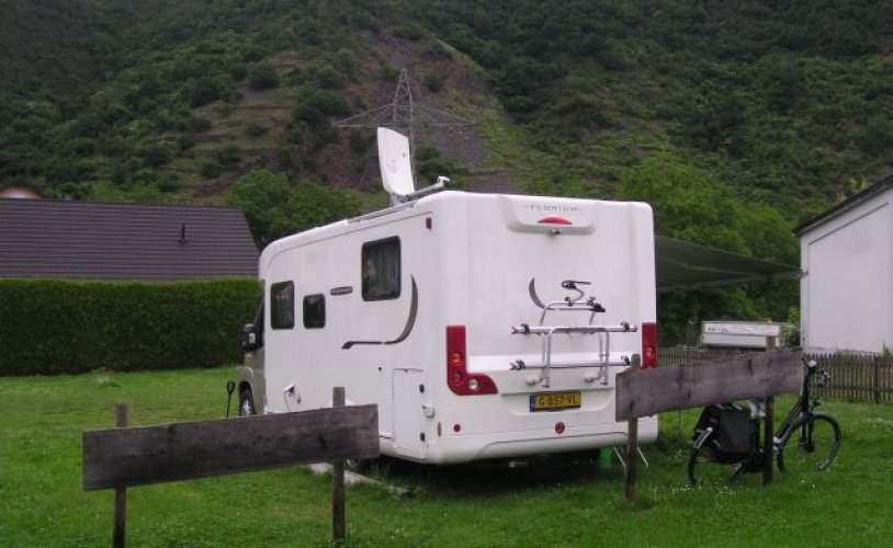 Rapido 4 pers. Rent a Rapido motorhome in Huizen? From € 121 pd - Goboony photo: 1