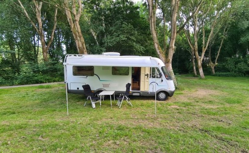 Hymer 6 pers. Rent a Hymer motorhome in Boesingheliede? From € 97 pd - Goboony photo: 1