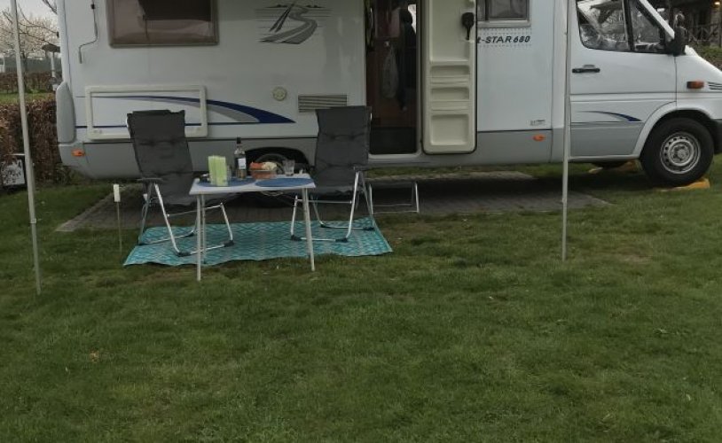 Bürstner 4 pers. Louer un camping-car Bürstner à Grave ? A partir de 79€ par jour - Goboony photo : 1
