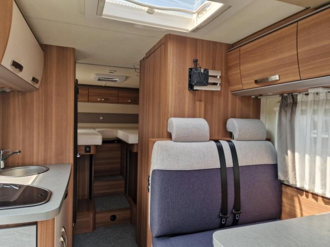 Weinsberg CaraLoft 650enkele bedden aut  foto: 8