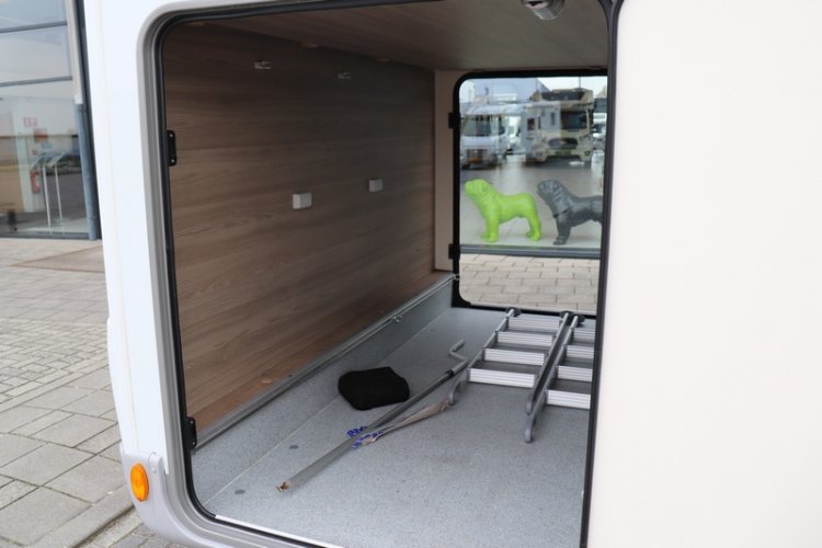 De Element T 668 G uit de stal van LMC lengte bedden compact 6.99 m collectie 2021 (63  foto: 14