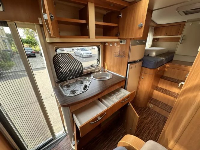 Hymer B674 CL Enkele bedden + Hefbed  foto: 15