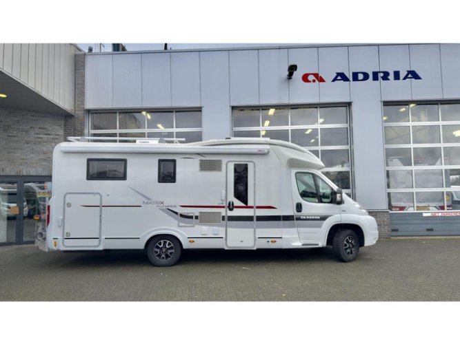 Adria Matrix Plus 670 SC Queensbed foto: 1