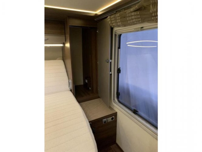 Bürstner Elegance 730 I Queensbed + hefbed  foto: 18