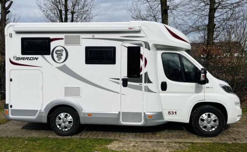 Elnagh 3 pers. Rent an Elnagh camper in Hazerswoude-Dorp? From €115 per day - Goboony photo: 1