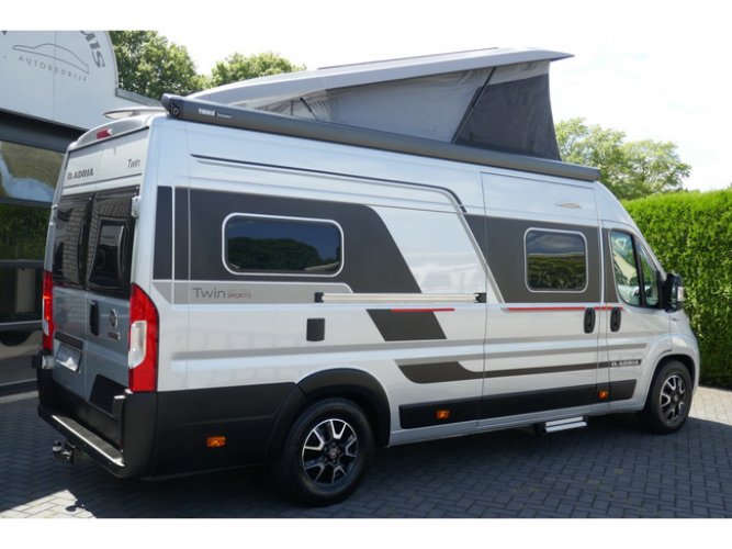 Adria Twin Supreme 640 SGX Sports 160 pk AUTOMAAT 9-Traps Euro6 Fiat Ducato **Lengtebedden in hoogte verstelbaar/Hefdak met 2 slaappla foto: 1