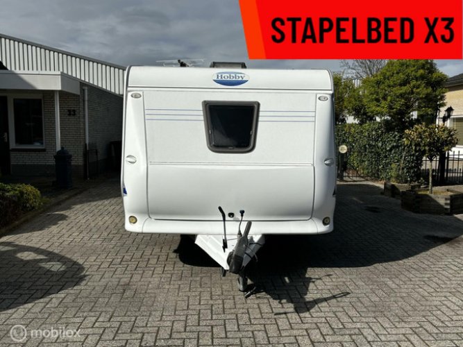 Hobby 560 KMFE 3X stapelbed rondzit vastbed issabella tent