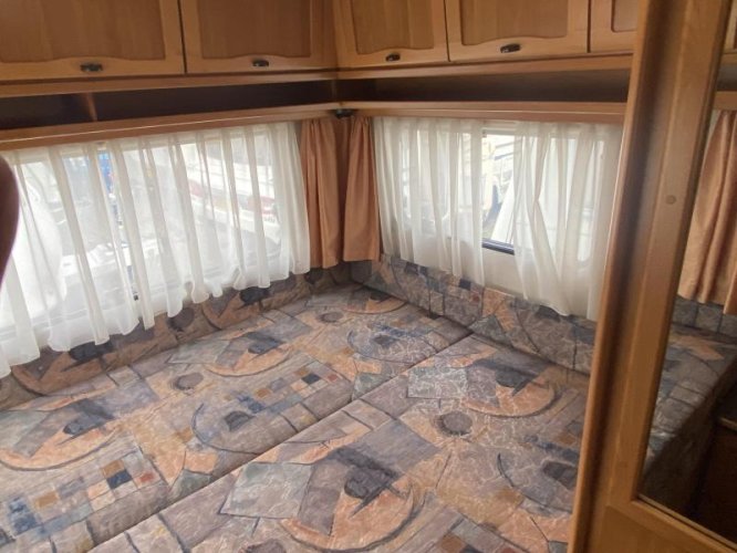 Hymer Eriba Nova 650 HTD Rondzit M dinette vastbed  foto: 13