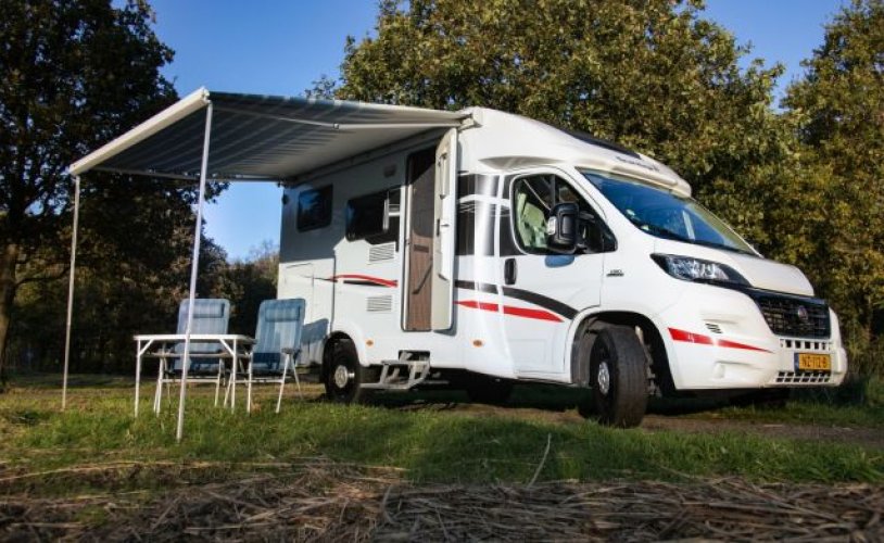 Sunlight 2 pers. Rent a Sunlight camper in Purmerend? From € 119 pd - Goboony photo: 0