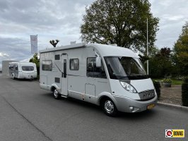 Hymer B654 SL French bed pull-down bed