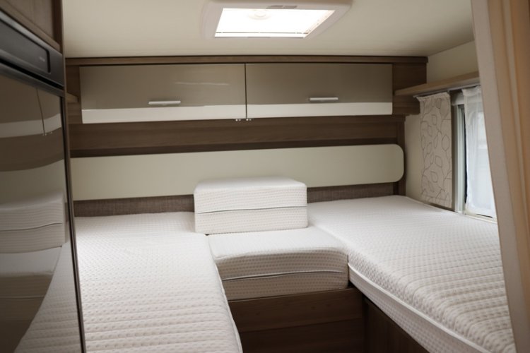 De Element T 668 G uit de stal van LMC lengte bedden compact 6.99 m collectie 2021 (63  foto: 43