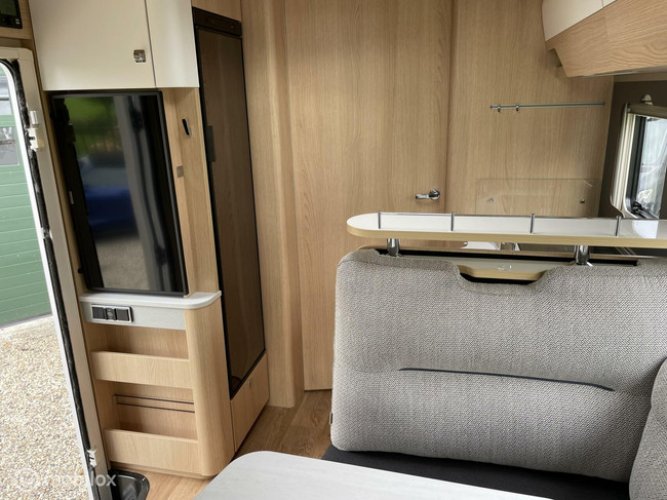 Hymer B-MCI 680 Mercedes 170-PK Automaat Integraal 2x Enkele bedden & Hefbed Nw.staat en uniek weinig km's! (Kans!) foto: 7