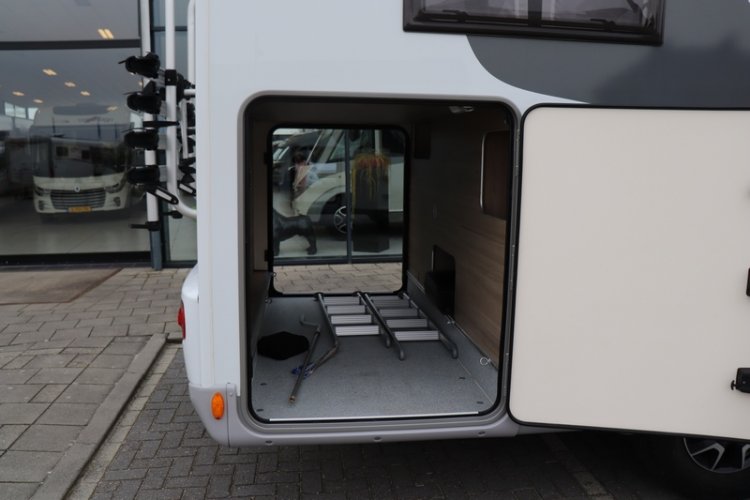 De Element T 668 G uit de stal van LMC lengte bedden compact 6.99 m collectie 2021 (63  foto: 12