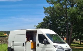 Peugeot 2 pers. Louer un camping-car Peugeot à La Haye ? À partir de 145 € par jour - Goboony