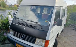 Mercedes-Benz 2 pers. Mercedes-Benz camper huren in Hardinxveld-Giessendam? Vanaf € 48 p.d. - Goboony