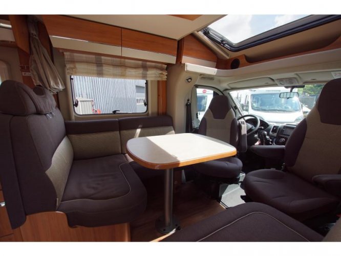 Hymer T698 CL queensbed, topstaat  foto: 6