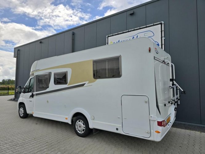 Carado T449 Queensbed 53.100km Solar 