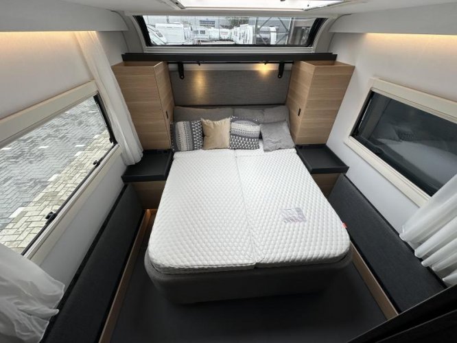 Adria Astella 754 DP Queensbed  foto: 16