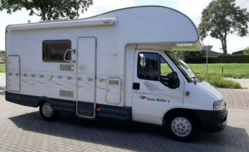 Roller Team 5 pers. Rent a Roller Team camper in Purmerend? From € 84 pd - Goboony photo: 1