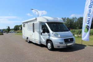 Adria Coral 670 SL Halfintegraal.2.3 130 PK Enkele- bedden, Bearlock, Motor-airco, Voorstoelen draaibaar, Zijbankje, Halve-dinette, Bj. 2009 Marum (Groningen)