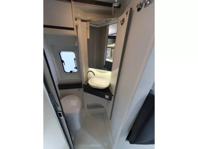 Adria Twin Supreme 640 SGX MAXI, ZONNEPANEEL,SKYROOF  foto: 13