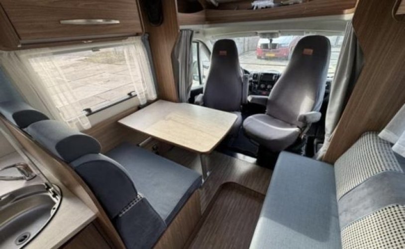 Carado 5 pers. Carado camper huren in Den Haag? Vanaf € 90 p.d. - Goboony foto: 1