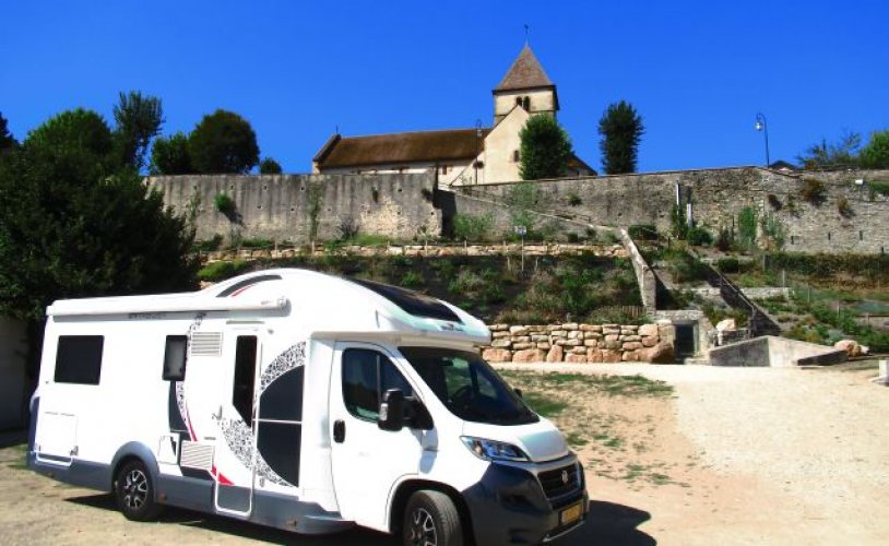 Roller Equipe 4 pers. Vous souhaitez louer un camping-car Roller Team à Terneuzen ? A partir de 139 € p.j. - Photo Goboony : 0