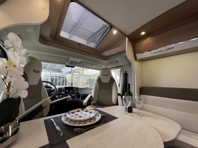 Pilote Essentiel P746 QUEENSBED + HEFBED EURO5 XXL GARAGE foto: 19