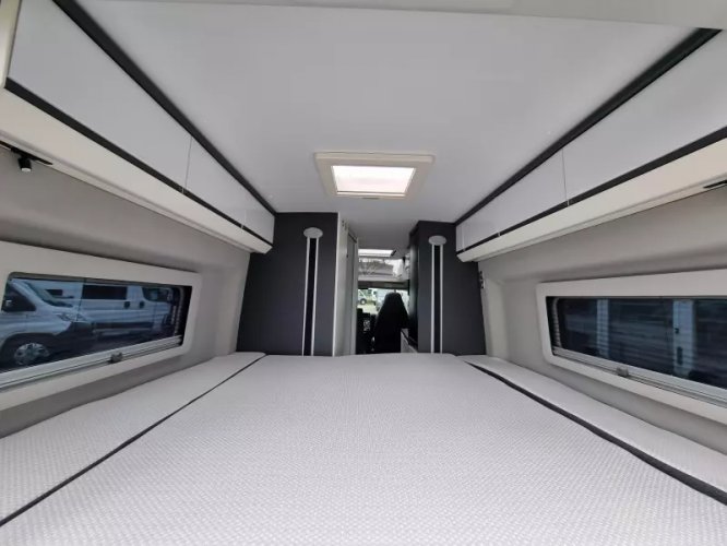 Adria Twin Supreme 640 SGX MAXI, ZONNEPANEEL,SKYROOF  foto: 10