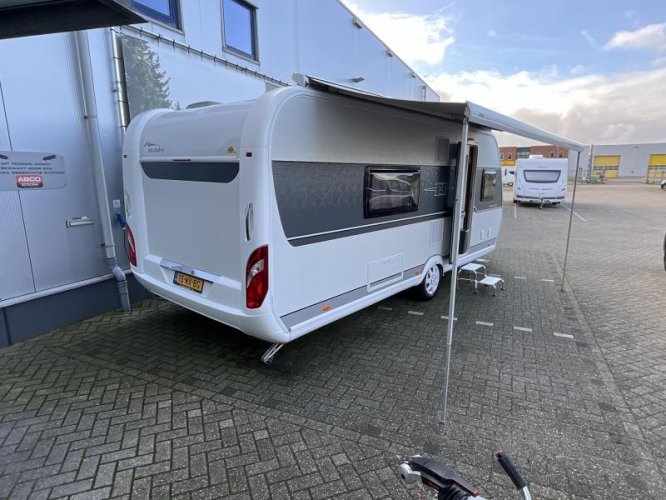 Hobby Excellent 560 wfu MOVER-VOORTENT-LUIFEL 