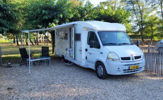 Renault 4 pers. Louer un camping-car Renault à Wognum ? À partir de 91€ par jour - Goboony