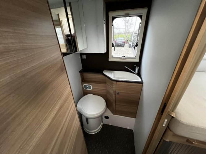 Adria Matrix Axess M 670 SL enkele bedden 5 pers  foto: 20