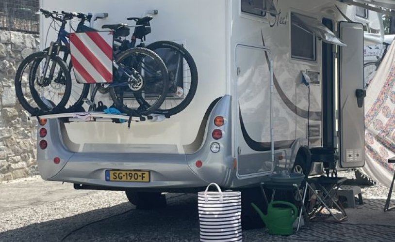 McLouis 6 pers. Louer un camping-car McLouis à Hoevelaken ? À partir de 97 € par jour - Goboony photo : 1